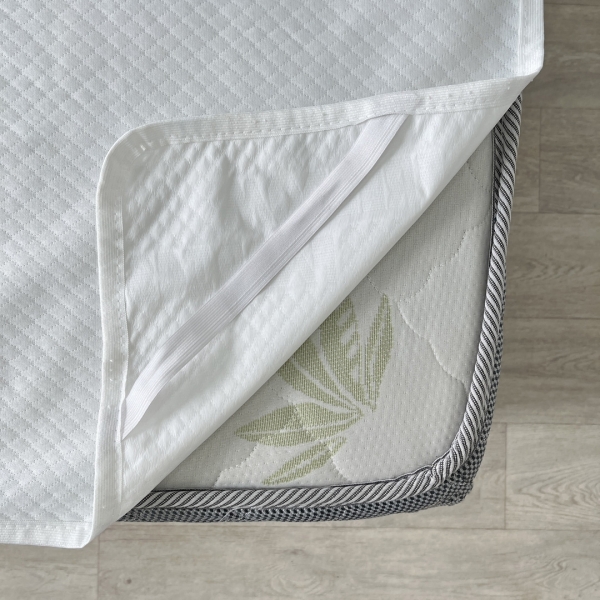 Наматрацник водонепроникний з резинками