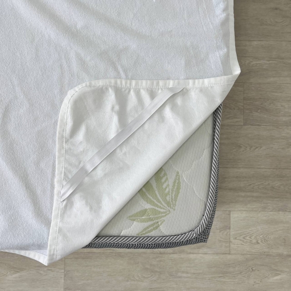 Наматрацник водонепроникний з резинками