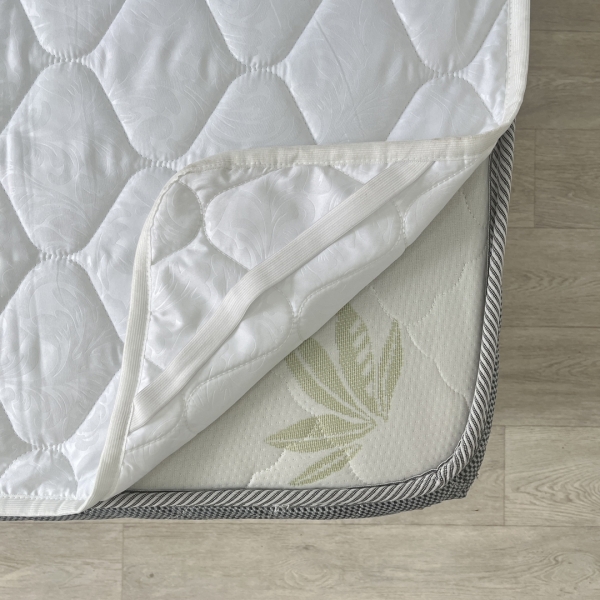 Наматрацник з резинками мікрофібра 